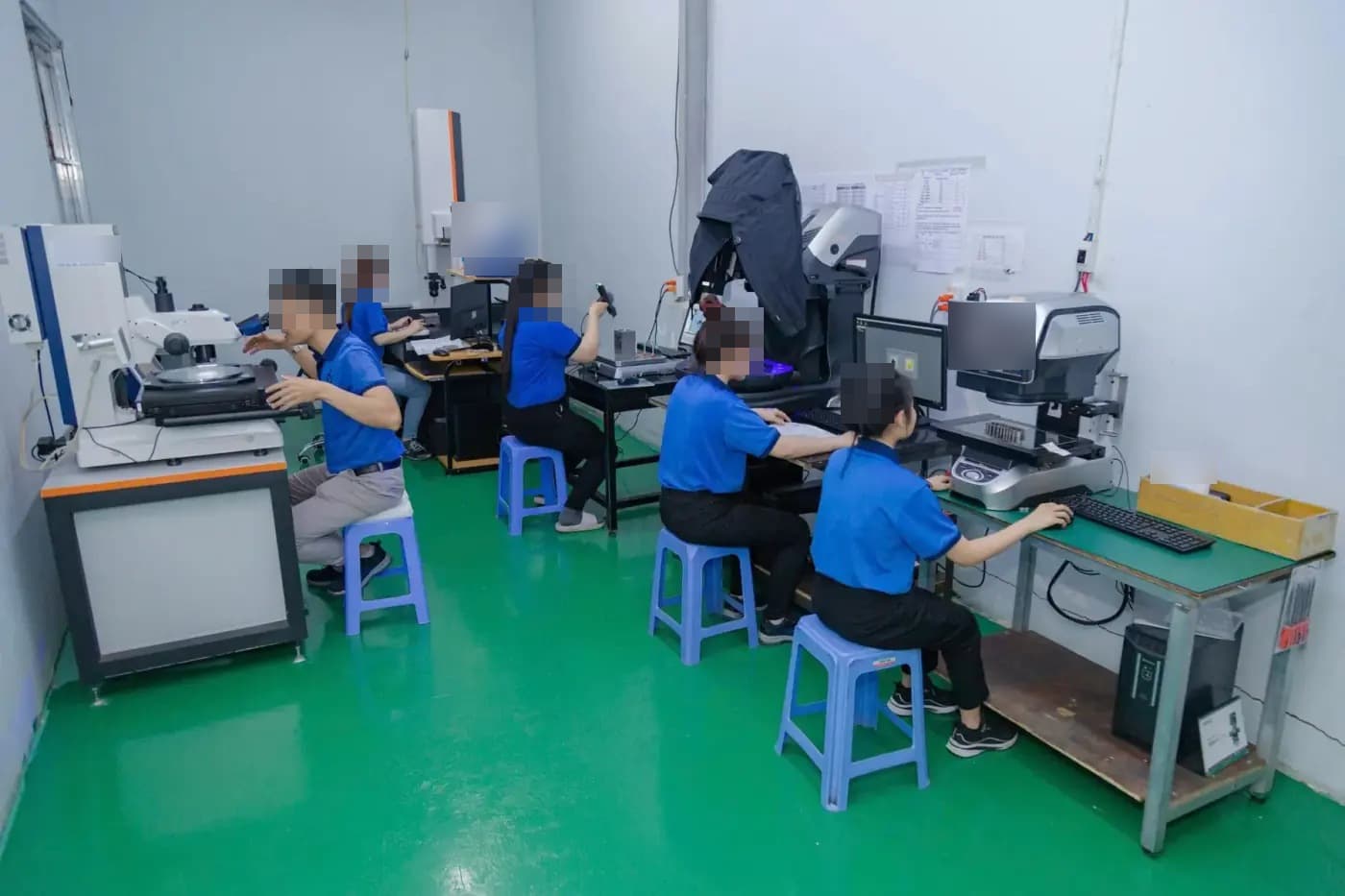 Quality inspection room with dimensional measurement equipment