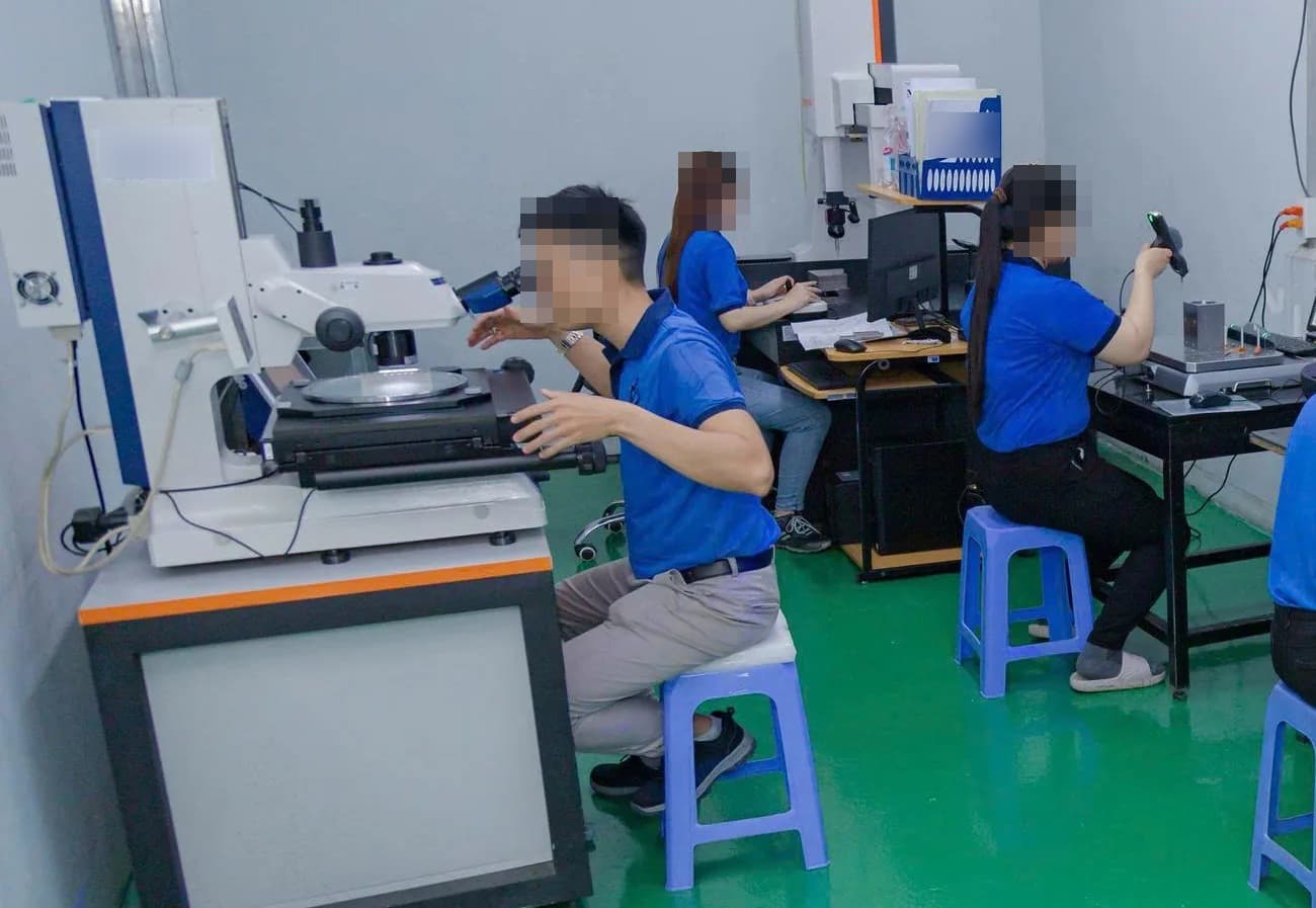 Inspector using a measuring microscope in the measurement room