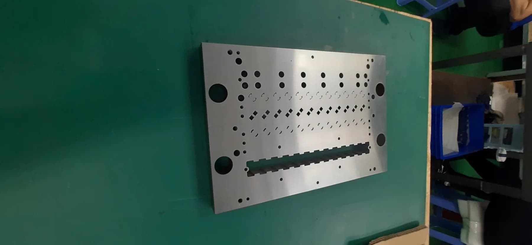 Machined die plate